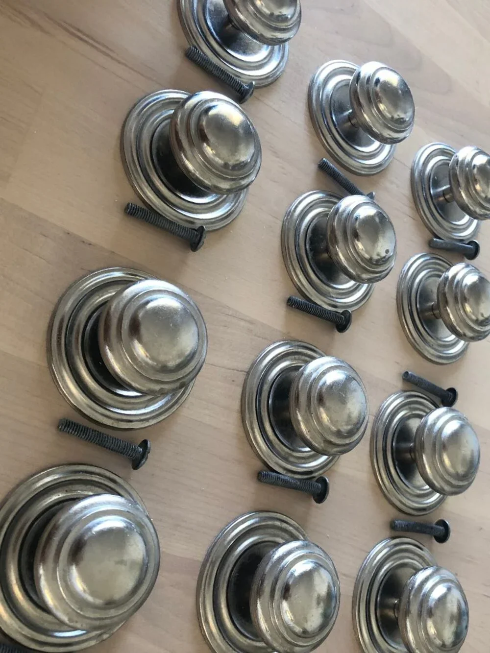 12 Vintage Cabinet/Drawer Pull Knobs & Back Plates - Canada 1998 SP12002